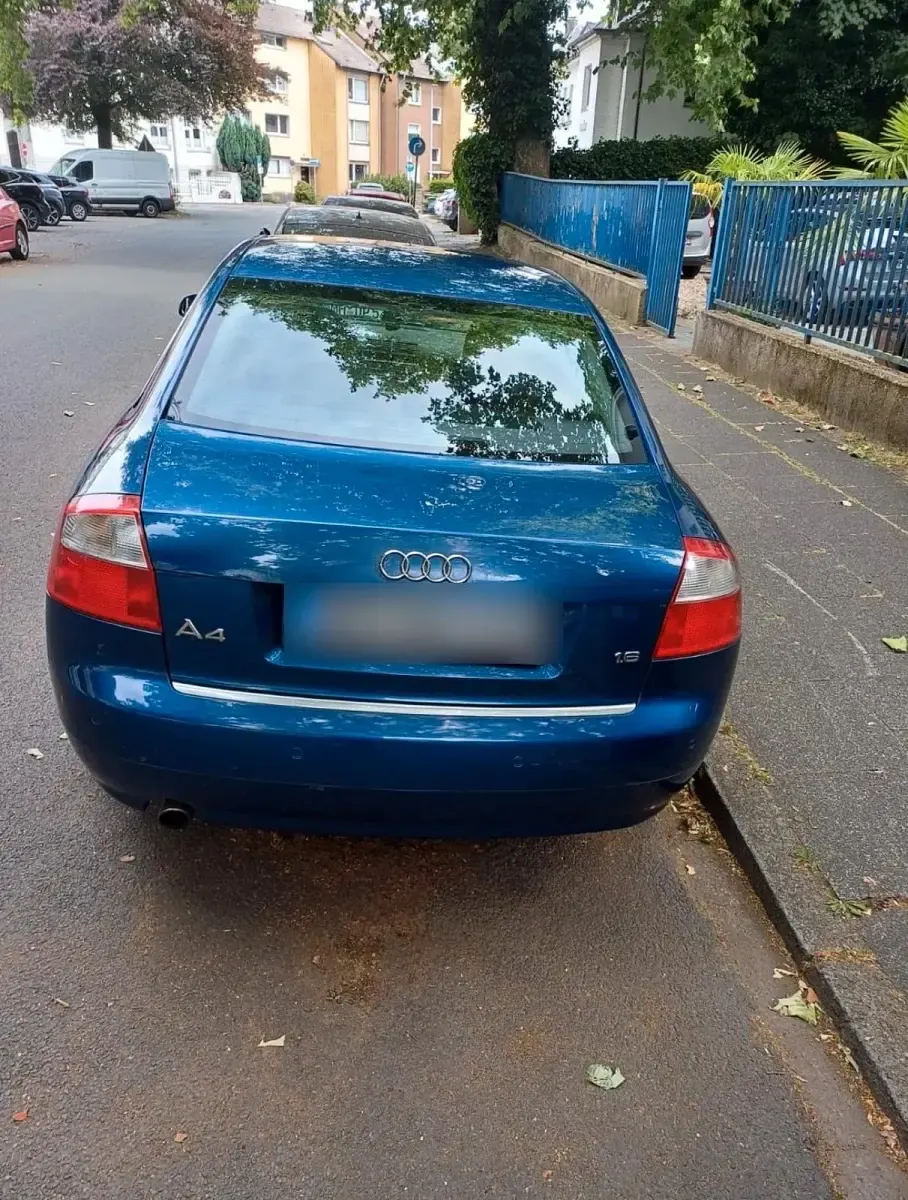 Gebraucht Audi A4 102 PS (75 kW) 2004 Blau Limousine