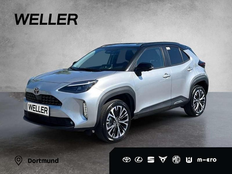 Schimmering silber metallic Gebraucht 2024 Toyota Yaris Hybrid Style SUV | 30.490 € (Fairer Preis) - Bild 1/3