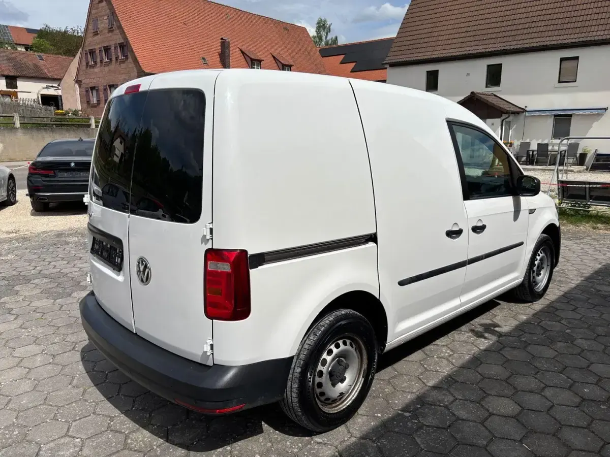 Gebraucht VW Caddy 102 PS (75 kW) 2019 Weiß Van / Kleinbus