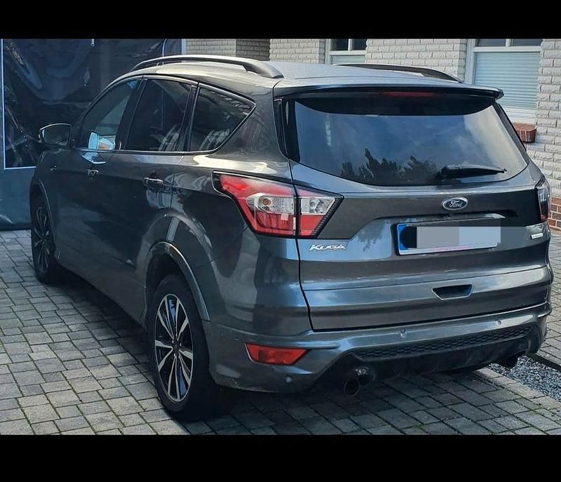 Gebraucht Ford Kuga ST-Line 150 PS (110 kW) 2018 Grau SUV