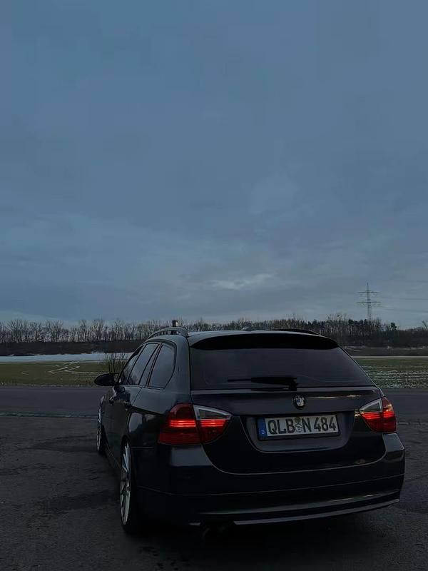 Gebraucht BMW 320 163 PS (119 kW) 2007 Grau Kombi