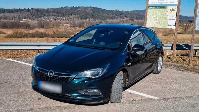 Grün Gebraucht 2016 Opel Astra Edition Limousine | 8.500 € - Bild 1/4