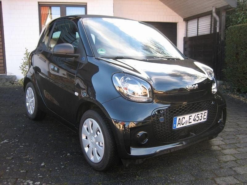 Schwarz Gebraucht 2021 Smart ForTwo Electric Drive Coupé | 7.898 € (Superpreis) - Bild 1/4
