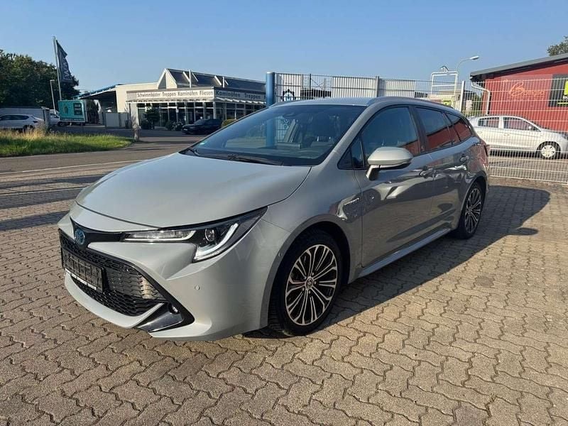 Cement grey/manhattan grey Gebraucht 2021 Toyota Corolla Team Kombi | 22.999 € (Guter Preis) - Bild 1/4