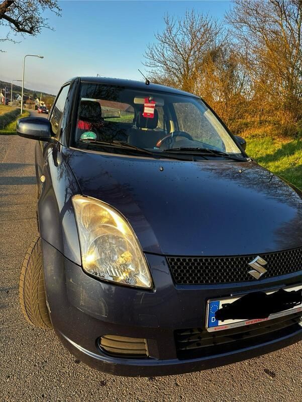Blau Gebraucht 2004 Suzuki Swift Kleinwagen | 850 € - Bild 1/4