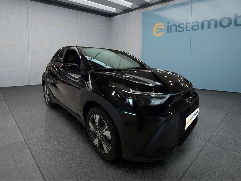 Neu Toyota Aygo X 116 PS (85 kW) 2025 Blau SUV
