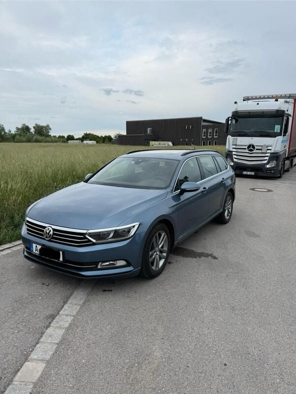 Blau Gebraucht 2016 VW Passat R-line Kombi | 12.750 € (Fairer Preis) - Bild 1/4