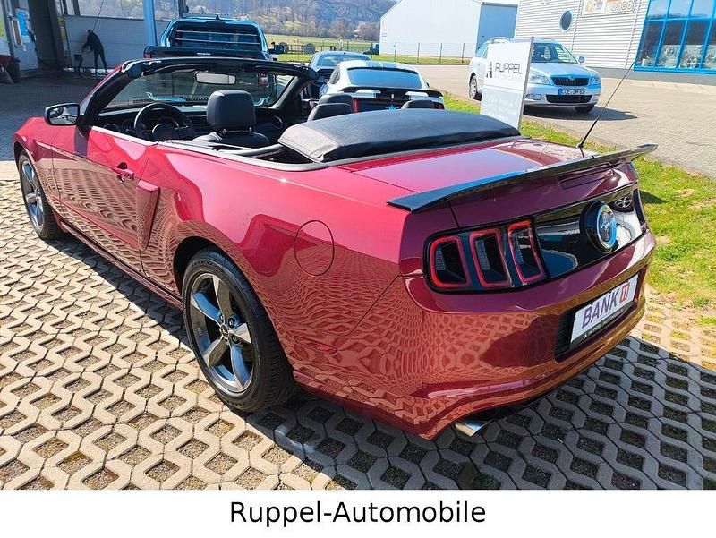 Gebraucht Ford Mustang Premium 305 PS (224 kW) 2013 Rot Cabrio