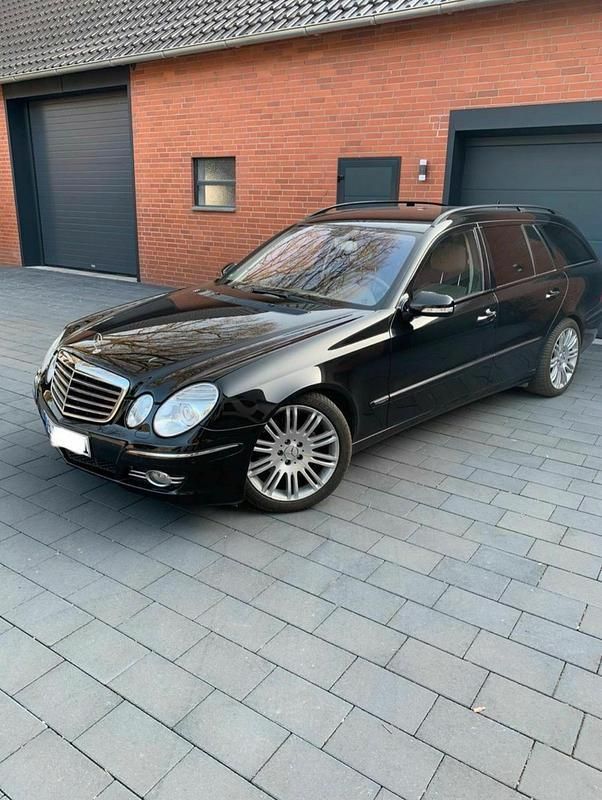Schwarz Gebraucht 2008 Mercedes E320 Avantgarde Kombi | 4.000 € (Superpreis) - Bild 1/4