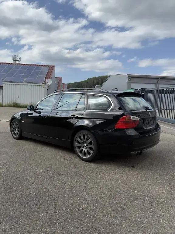 Gebraucht BMW 325 197 PS (144 kW) 2008 Schwarz Kombi