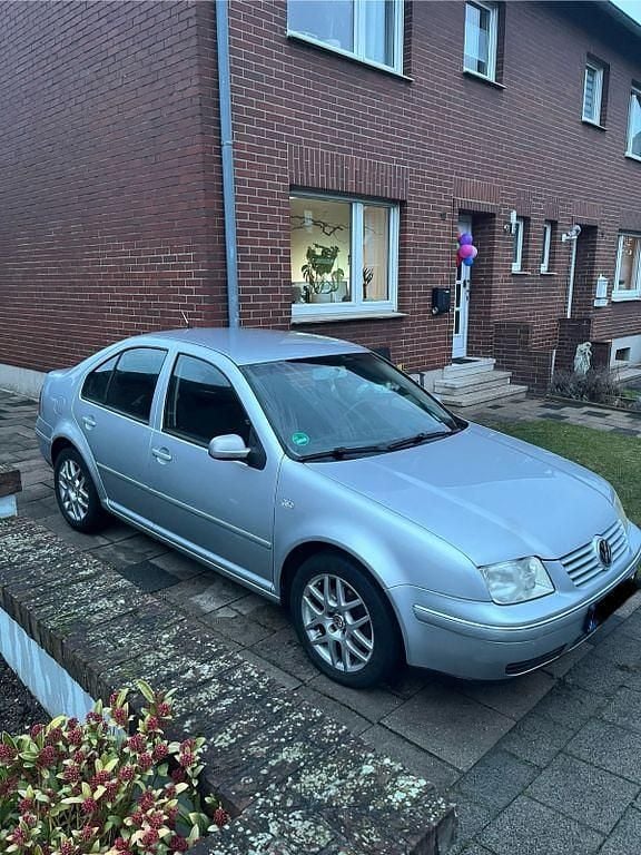Usata VW Bora 105 CV (77 kW) 2002 Argento Berlina