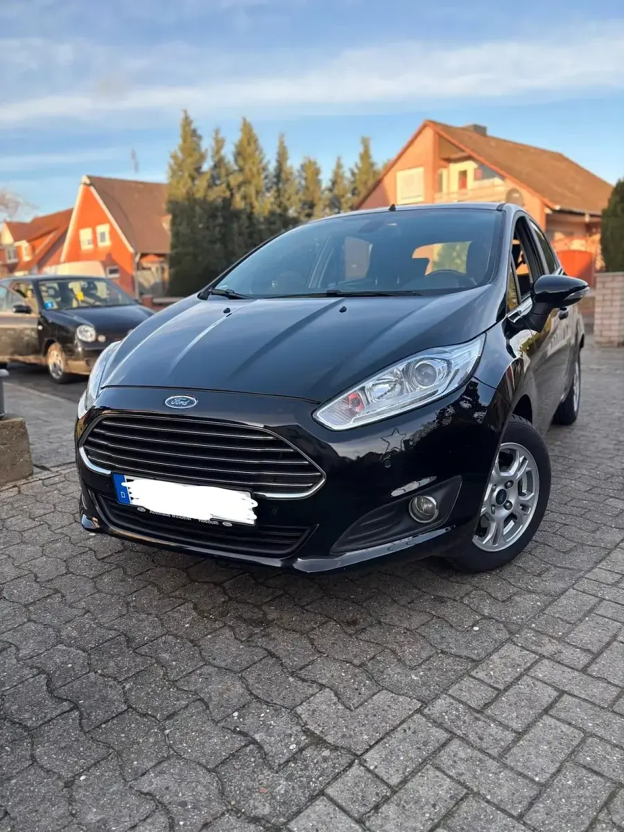 Gebraucht Ford Fiesta 101 PS (74 kW) 2016 Schwarz Kleinwagen