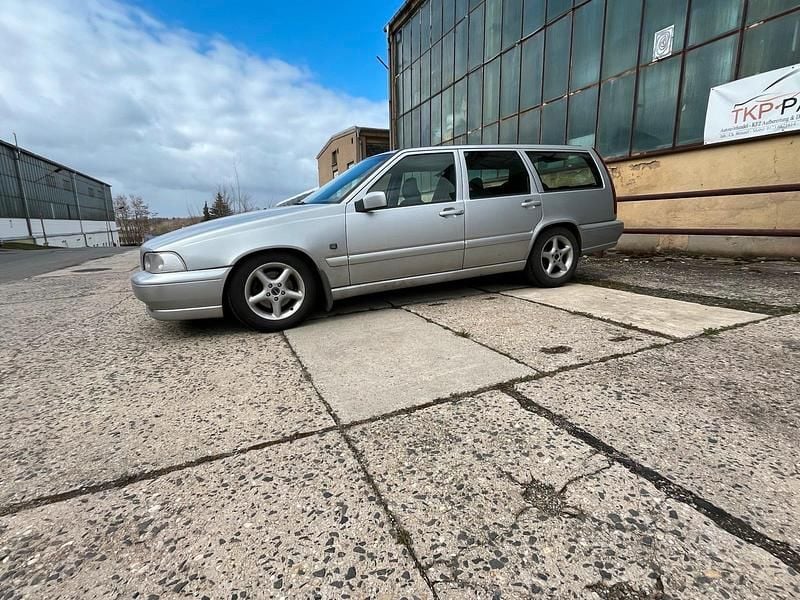 Gebraucht Volvo V70 140 PS (102 kW) 1998 Silber Kombi