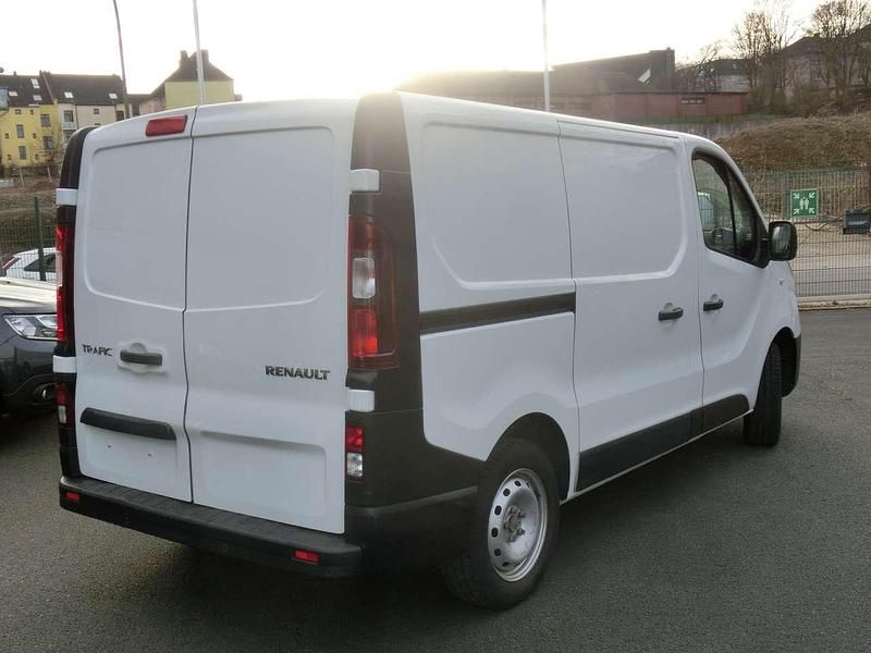 Gebraucht Renault Trafic 121 PS (88 kW) 2018 Weiß Van / Kleinbus