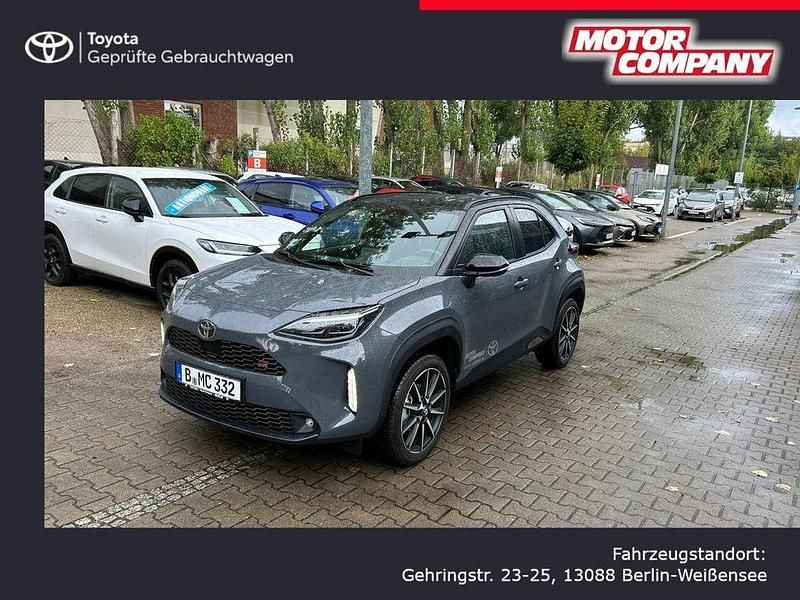 Grau Gebraucht 2025 Toyota Yaris Cross Premium SUV | 38.990 € - Bild 1/4