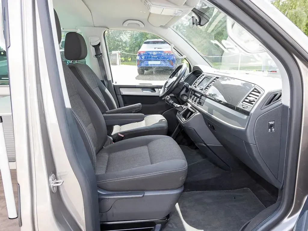 Gebraucht VW Multivan Comfortline 150 PS (110 kW) 2016 Mojave beige metallic Van / Kleinbus