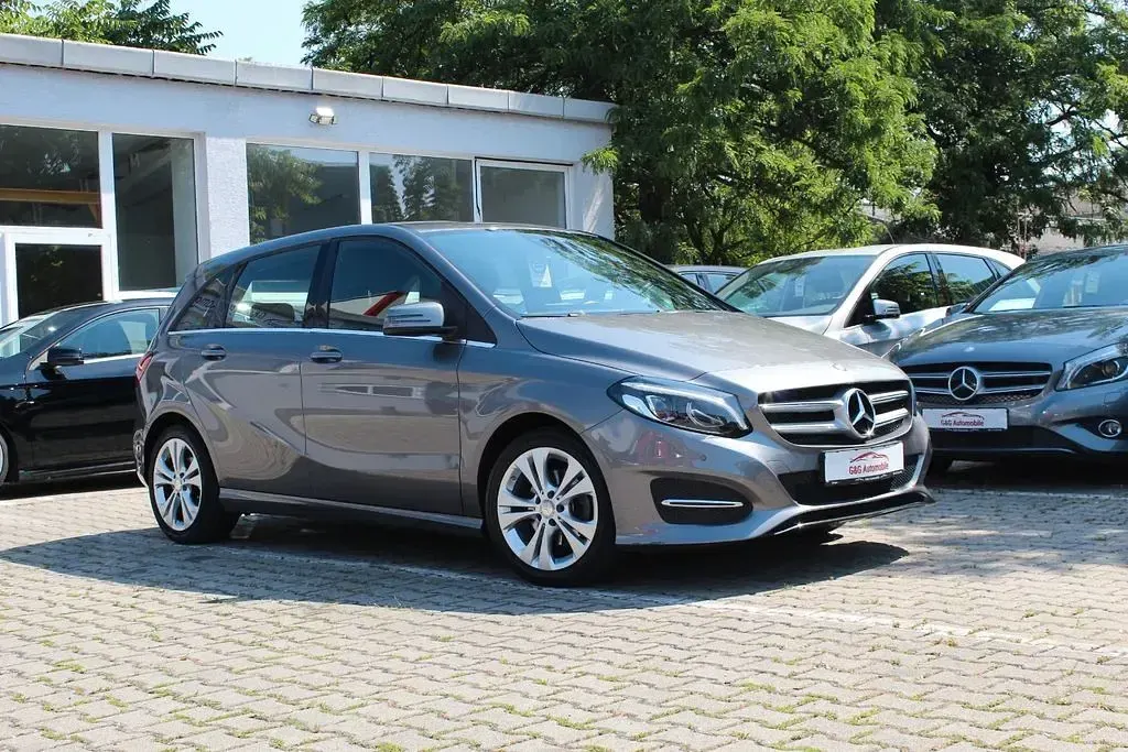 Gebraucht Mercedes B180 122 PS (89 kW) 2015 Grau Kleinwagen