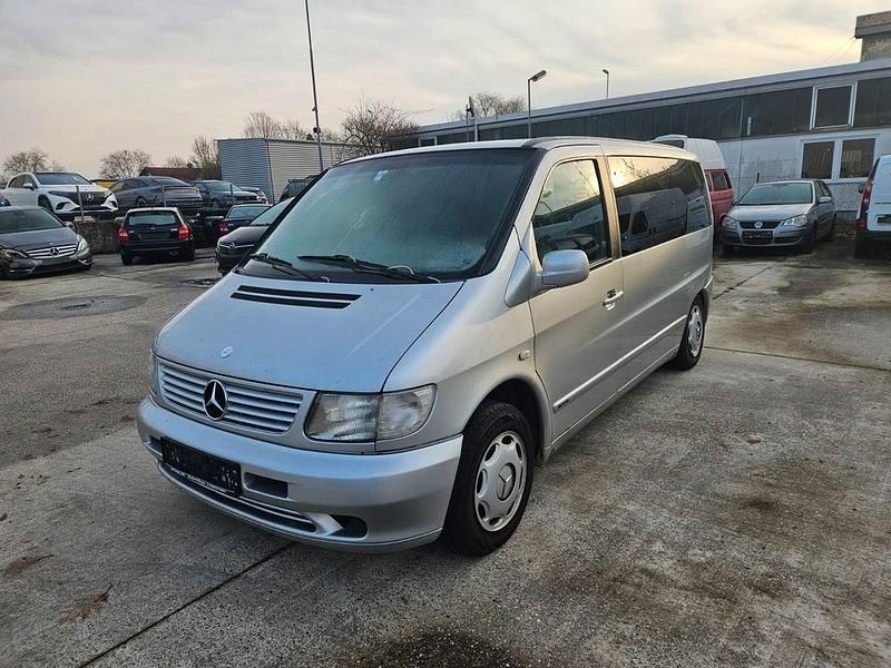 Silber Gebraucht 2001 Mercedes V220 Van / Kleinbus | 2.900 € - Bild 1/4
