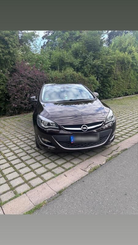 Braun Gebraucht 2015 Opel Astra Exklusiv Limousine | 8.000 € (Guter Preis) - Bild 1/4