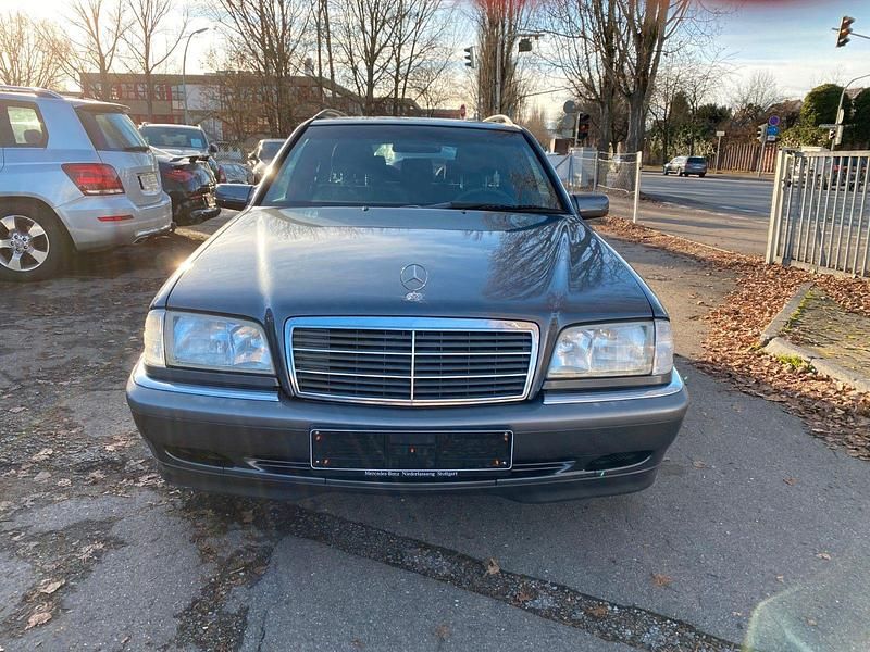 Grau Gebraucht 1998 Mercedes C220 Elegance Kombi | 3.900 € (Etwas zu teuer) - Bild 1/4