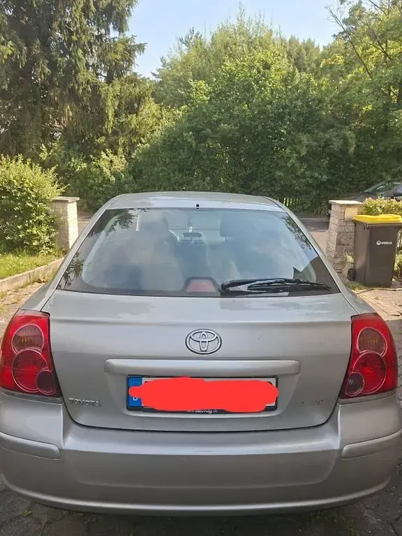 Gebraucht Toyota Avensis 116 PS (85 kW) 2005 Silber Limousine