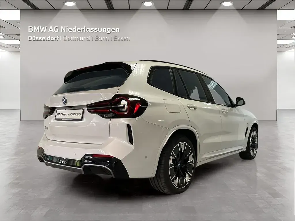 Gebraucht BMW iX3 Impressive 210 kW (286 PS) 2023 Weiß SUV