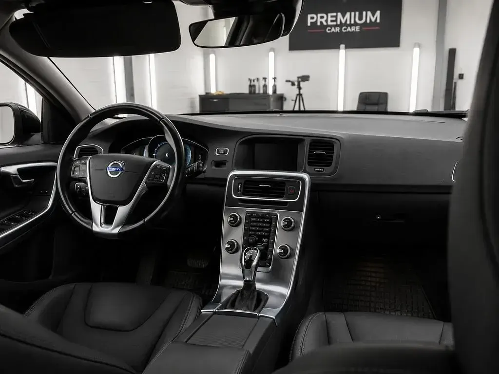 Gebraucht Volvo V60 CC 190 PS (139 kW) 2015 Braun Kombi