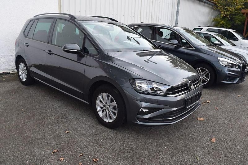 Grau Gebraucht 2018 VW Golf Sportsvan Van / Kleinbus | 15.990 € (Fairer Preis) - Bild 1/4