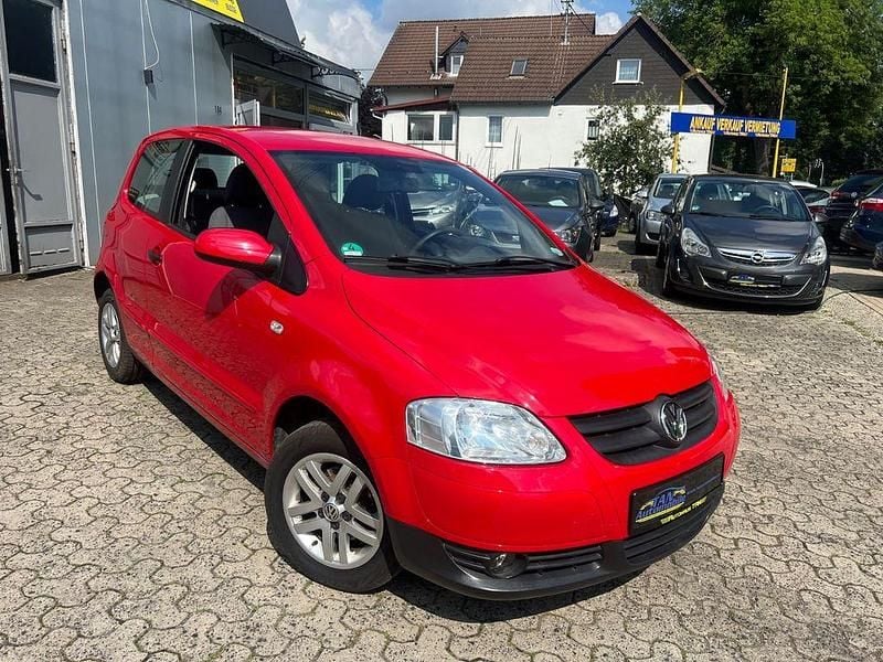 Rot Gebraucht 2010 VW Fox Refresh Kleinwagen | 2.990 € (Etwas zu teuer) - Bild 1/4