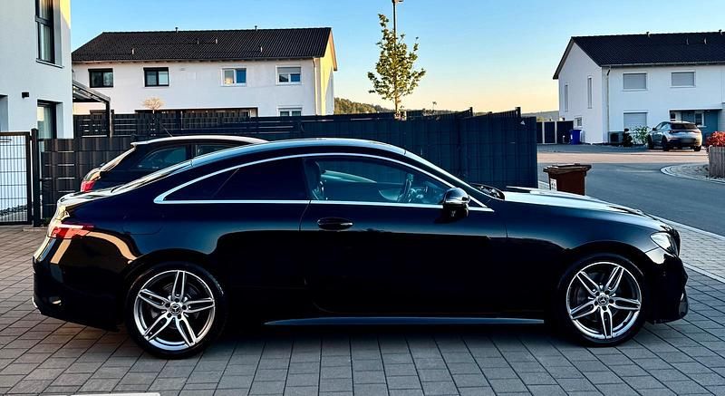 Second-hand Mercedes E220 AMG 194 CP (142 kW) 2017 Negru Coupe