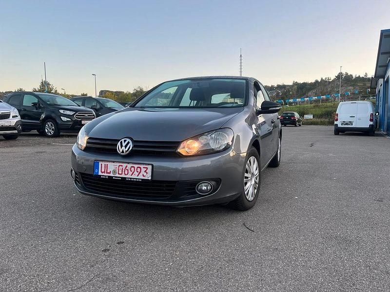 Grau Gebraucht 2009 VW Golf VI Comfortline Limousine | 6.490 € (Etwas zu teuer) - Bild 1/4