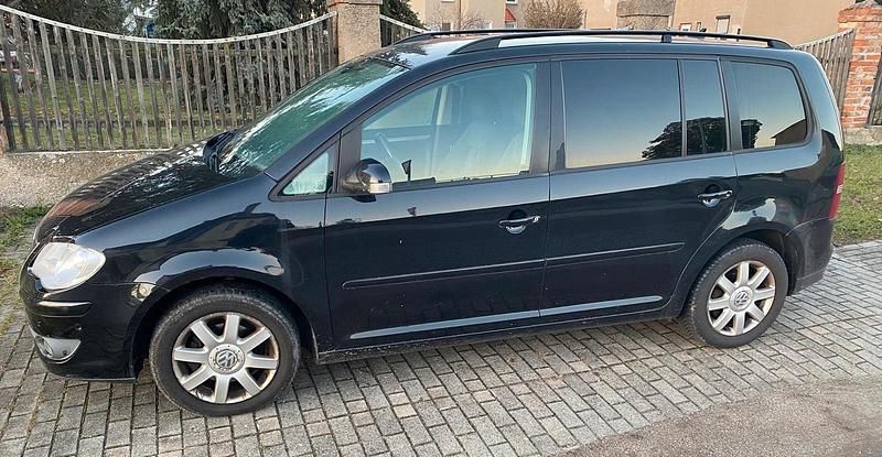 Gebraucht VW Touran 105 PS (77 kW) 2010 Schwarz Van / Kleinbus