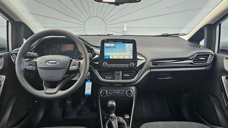 Gebraucht Ford Fiesta Cool & Connect 101 PS (74 kW) 2018 Silber Kleinwagen