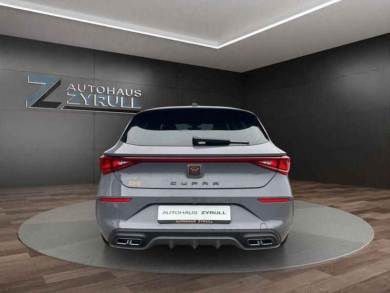 Używany Cupra Leon 150 KM (110 kW) 2024 Szary Sedan/Limuzyna