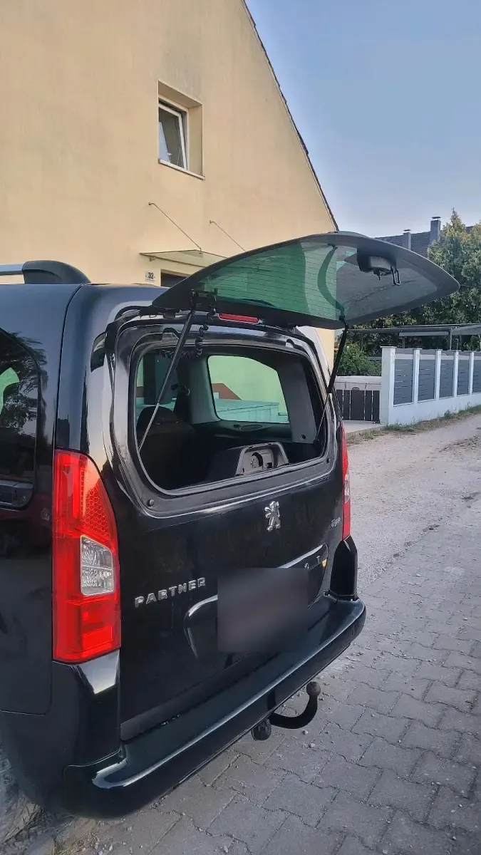 Gebraucht Peugeot Partner Tepee Tendance 114 PS (83 kW) 2011 Schwarz Van / Kleinbus