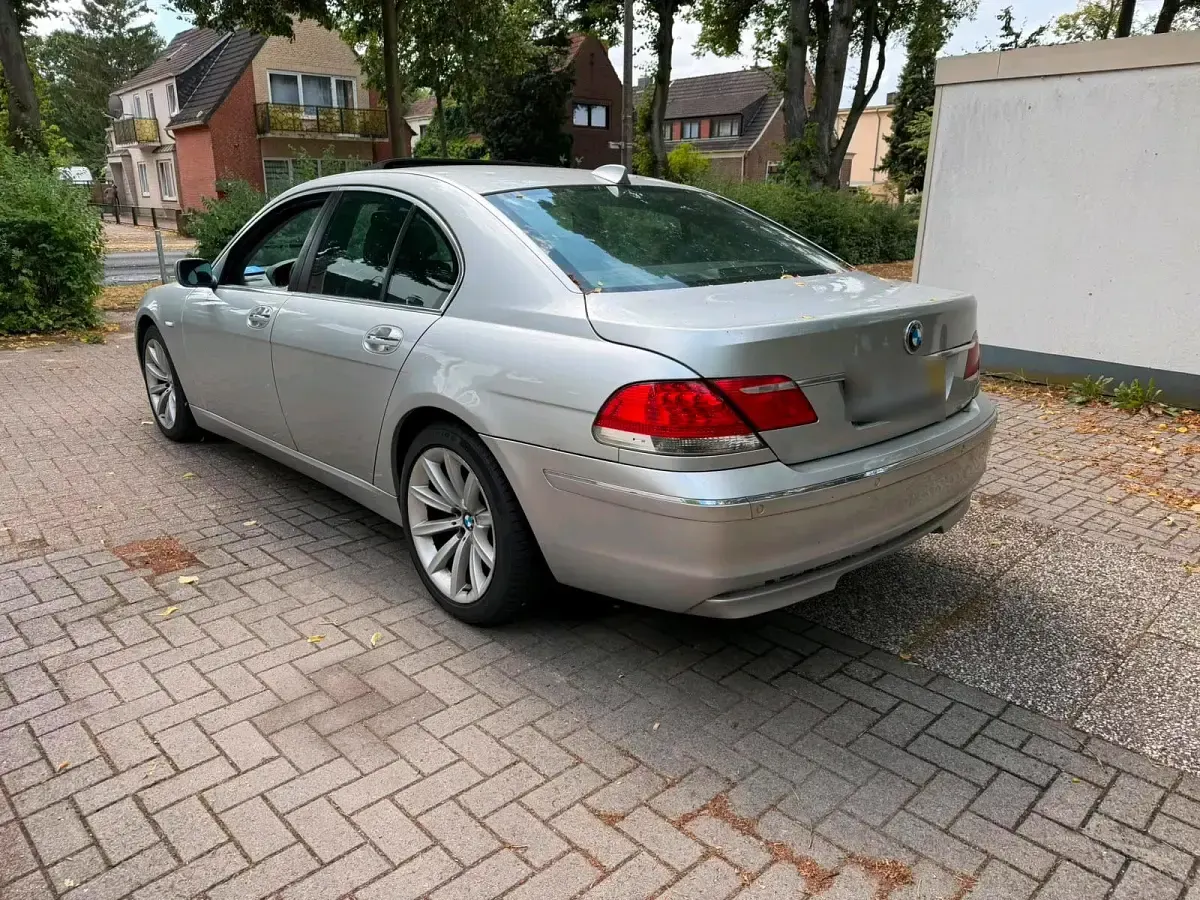 Gebraucht BMW 730 231 PS (169 kW) 2026 Silber Limousine