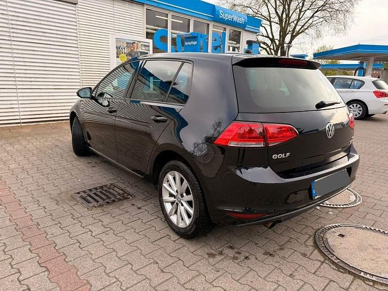 Gebraucht VW Golf VII LOUNGE 110 PS (80 kW) 2015 Schwarz Limousine