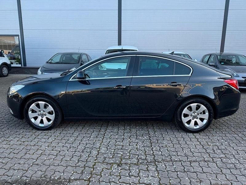Gebraucht Opel Insignia Edition 160 PS (117 kW) 2012 Schwarz Limousine