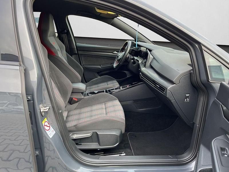 Gebraucht VW Golf VIII GTI 245 PS (180 kW) 2022 Delfingrau metallic (metallic) Limousine
