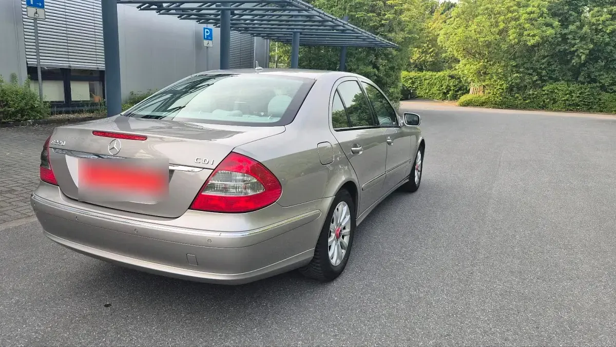 Gebraucht Mercedes E220 Elegance 170 PS (125 kW) 2008 Beige Limousine