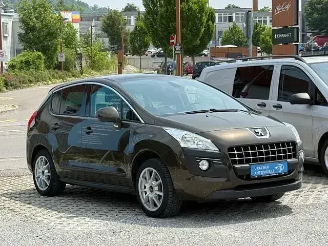 Gebraucht Peugeot 3008 Premium 156 PS (114 kW) 2010 Braun Van / Kleinbus