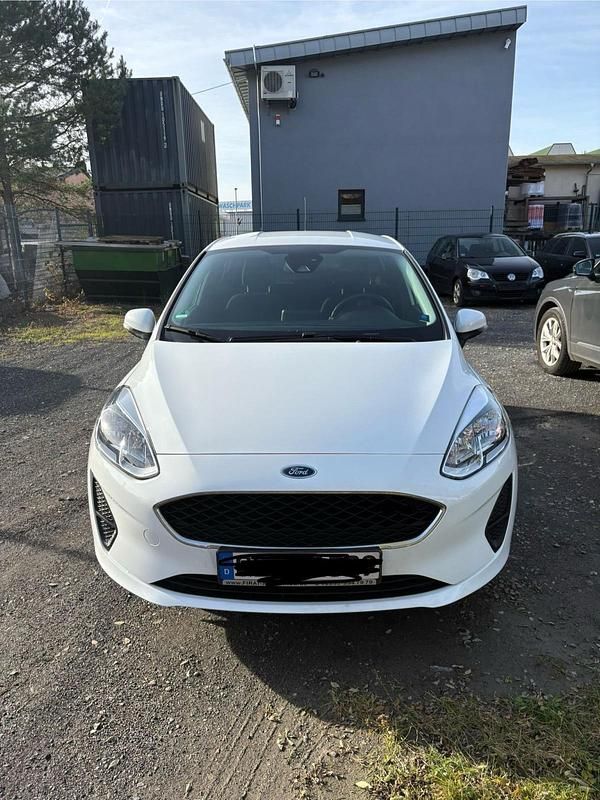 Weiß Gebraucht 2021 Ford Fiesta Kleinwagen | 9.300 € (Guter Preis) - Bild 1/4