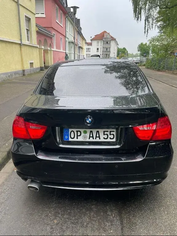 Gebraucht BMW 320 177 PS (130 kW) 2009 Schwarz Limousine