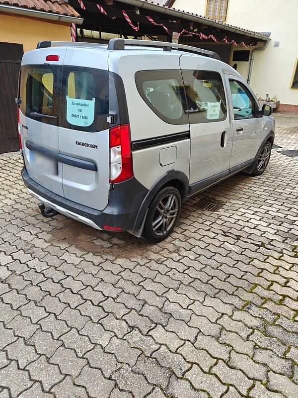 Gebraucht Dacia Dokker Stepway 95 PS (69 kW) 2020 Grau Van / Kleinbus