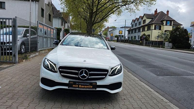Polarweiss Gebraucht 2018 Mercedes E220 Kombi | 22.900 € (Fairer Preis) - Bild 1/4