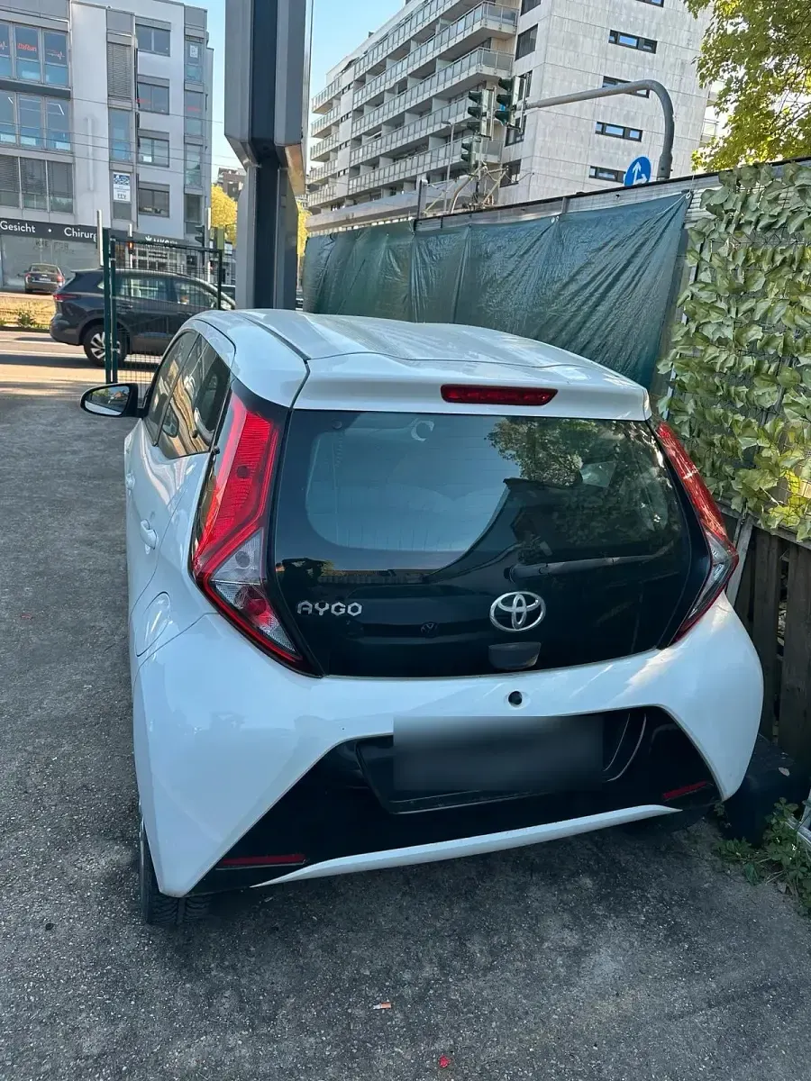 Second-hand Toyota Aygo 80 CP (58 kW) 2019 Alb Hatchback
