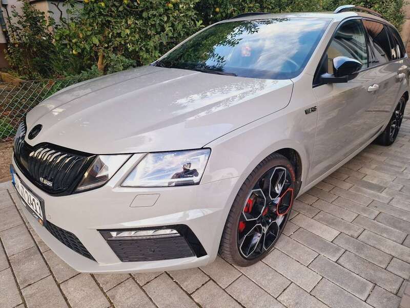 Grau Gebraucht 2018 Skoda Octavia RS Kombi | 23.000 € (Teuer) - Bild 1/4