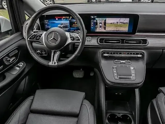 Gebraucht Mercedes V220 Avantgarde 163 PS (119 kW) 2024 Bergkristallweiß Van / Kleinbus