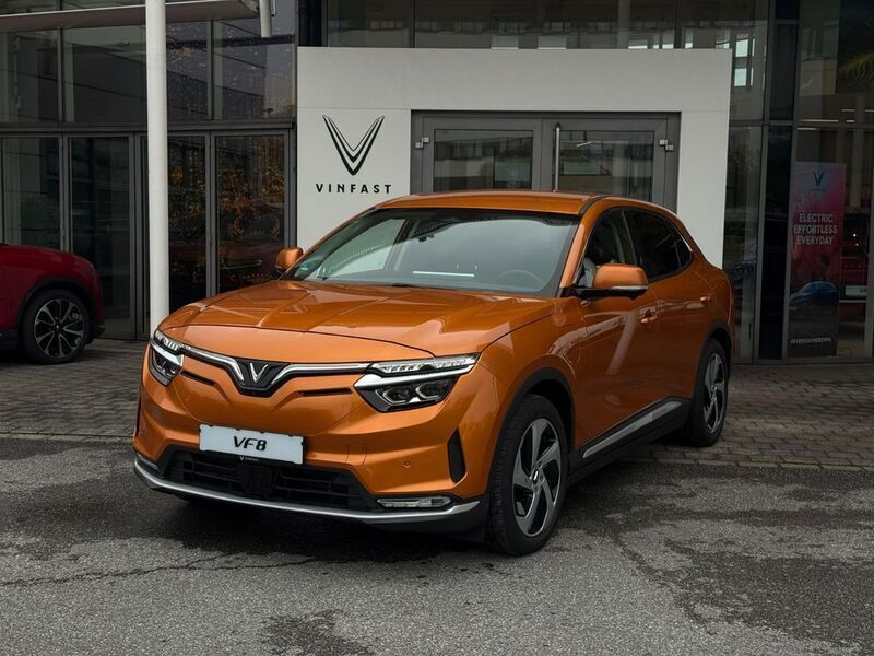 Orange Gebraucht 2024 VinFast VF 8 Eco SUV | 39.390 € - Bild 1/4