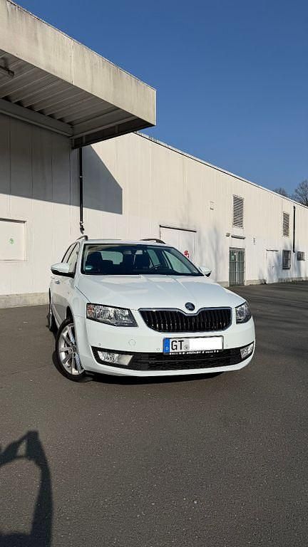 Gebraucht Skoda Octavia Joy 110 PS (80 kW) 2016 Weiß Kleinwagen